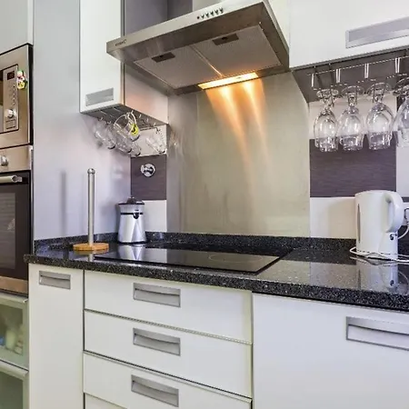 Cozy In 76 M² With Lovely Terrace البوفيرا